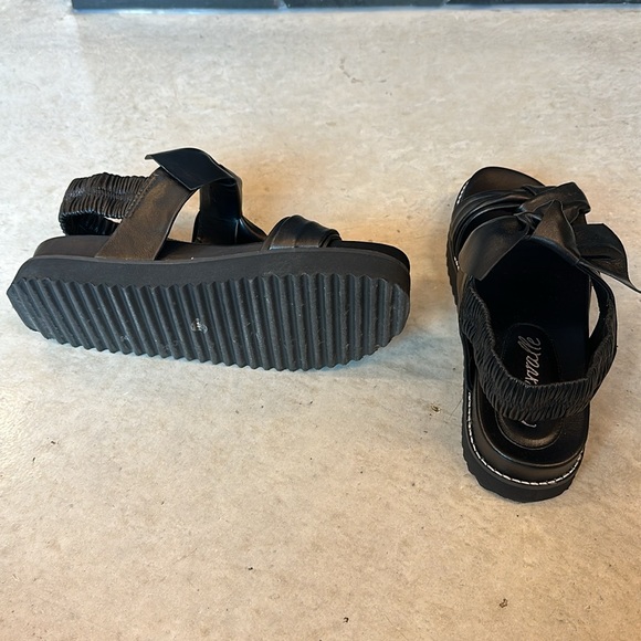 L’intervalle leather sandals - Picture 4 of 4